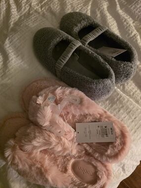 Auden Woman's Gray Sherpa Mary Jane Slippers And Fuzzy Pink Size 11